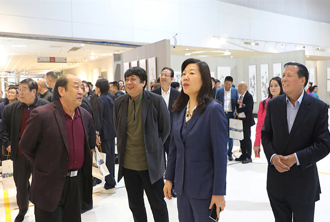 何乃磊美术作品慈善捐赠仪式在临沂市文化中心举行